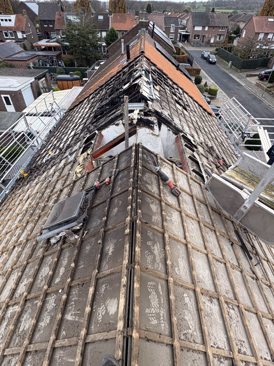 Beek - Brandschade 3 woningen, Patrick's Dakonderhoud